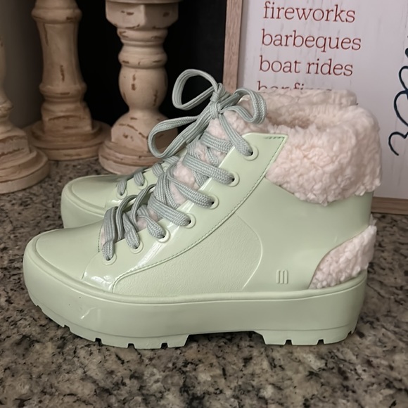WOMENS 6 MELISSA SHOES FLUFFY SNEAKER – BOOT in GREEN (VERDE HORTELA) NWT - Picture 11 of 13